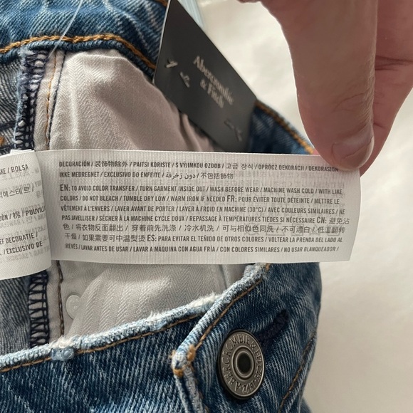 Abercrombie & Fitch High Rise Distressed Mom Shorts Size 35/20 - Picture 8 of 8